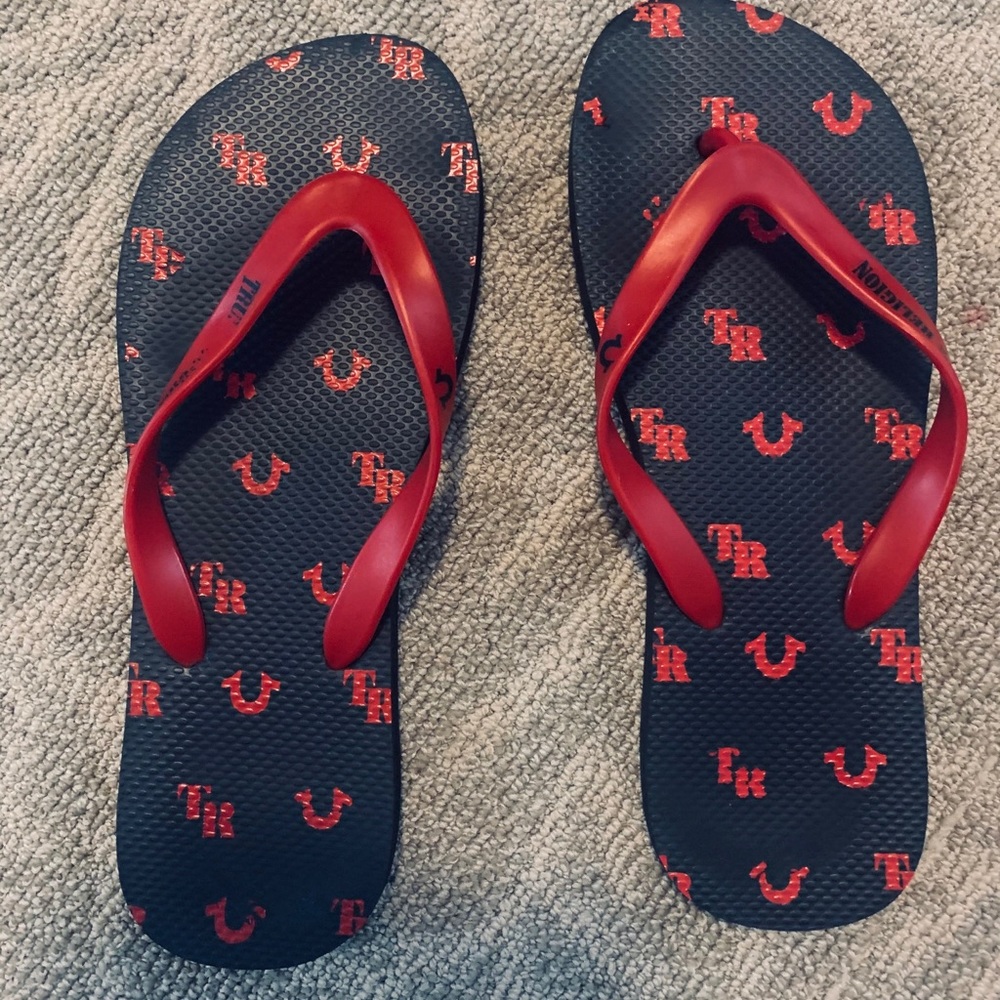 True religion flip flops